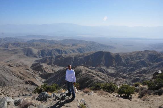 Mirante dentro do parque permite admirar toda a magnífica região do Joshua Tree National Park, região de Pioneertown, na Califórnia - Estados Unidos